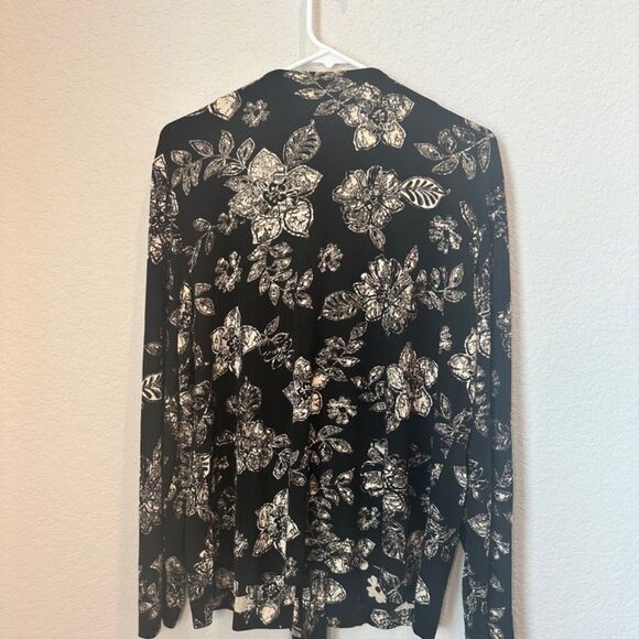 Chico’s Travelers Black Cream Floral Open Front Ruffle Cardigan - Size XL - EUC - Picture 6 of 7